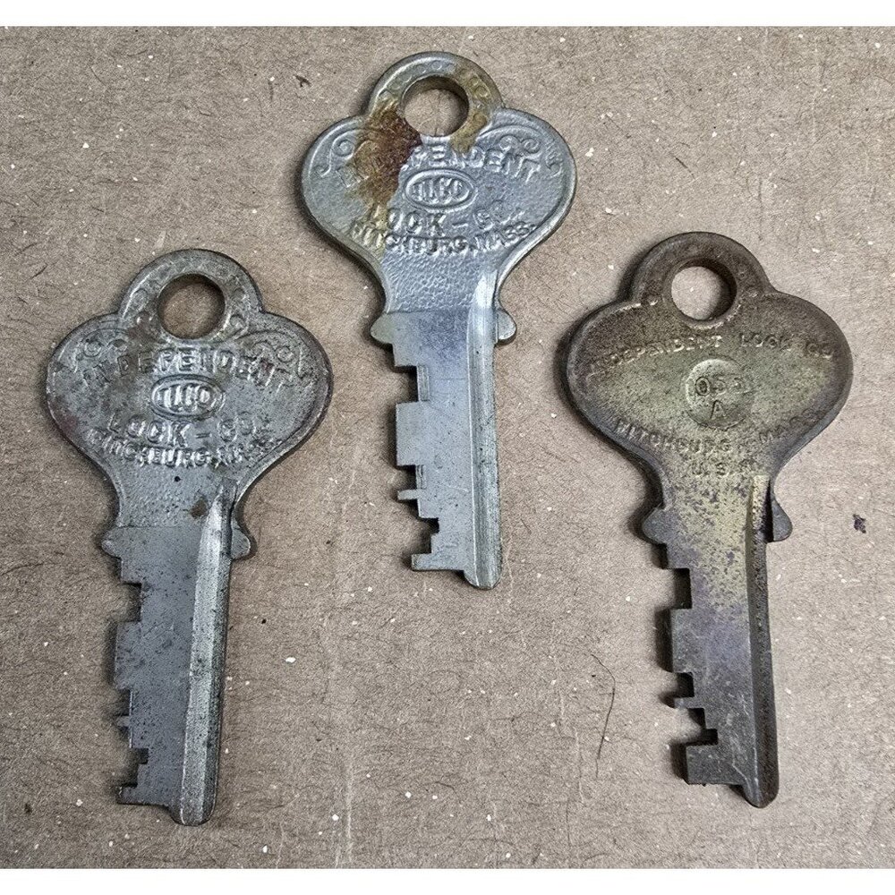 (3) Vtg Old Ornate INDEPENDENT LOCK CO ILCO Keys Fitchburg Mass USA #2